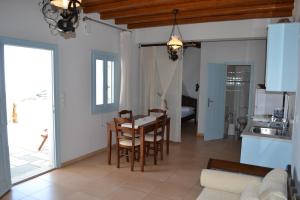 Villa Ioanna - Vacation Houses for rent close to the beach Tinos Greece