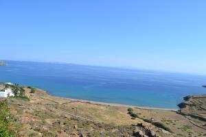 Villa Ioanna - Vacation Houses for rent close to the beach Tinos Greece