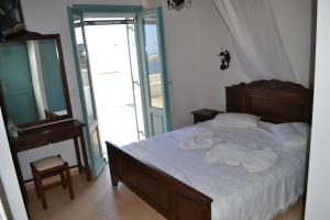 Villa Ioanna - Vacation Houses for rent close to the beach Tinos Greece