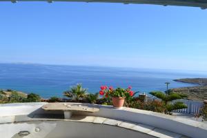 Villa Ioanna - Vacation Houses for rent close to the beach Tinos Greece