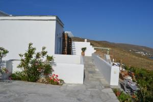 Villa Ioanna - Vacation Houses for rent close to the beach Tinos Greece