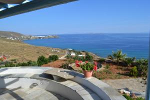 Villa Ioanna - Vacation Houses for rent close to the beach Tinos Greece