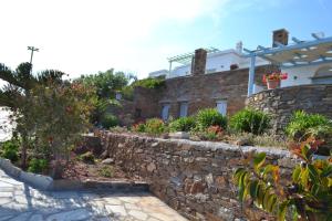 Villa Ioanna - Vacation Houses for rent close to the beach Tinos Greece