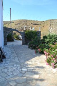 Villa Ioanna - Vacation Houses for rent close to the beach Tinos Greece