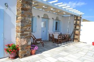 Villa Ioanna - Vacation Houses for rent close to the beach Tinos Greece