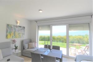 Studio apartment Miramare terace, sea view and parking