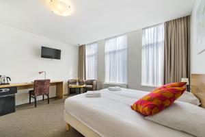 Comfort Room room in Ambassador City Centre Hotel