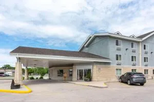 Super 8 by Wyndham Winnipeg West - Saint James
