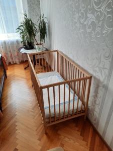 3 room central apartmend 90m2 parking for one car fifth floor and the building does not have an elevator