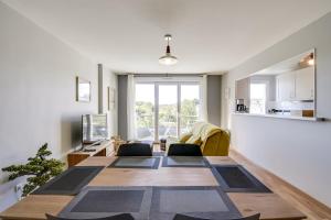 Appartements Chic apart with parking and balcony : photos des chambres