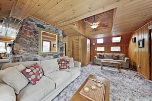 Two-Bedroom House room in All-Season Getaway Near Lake Ski Resorts Village home