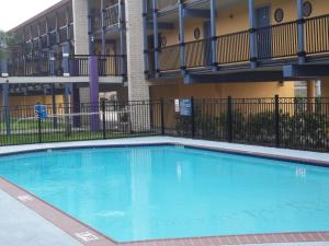 Queen Room with Two Queen Beds - Non-Smoking room in Scottish Inns Galveston