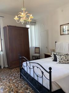 Double Room room in B&B Al Teatro con vista sui canali
