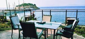 Waterfront Glass Flat