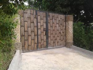 Plastic Bottles House - Quartos em acomodações particulares, Entebbe