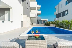Apartments & Rooms Pool Villas Maris