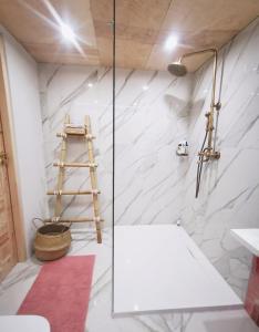 LushHills - Nowoczesna Jurta