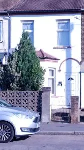 Grays Rest Over, with free parking - West Thurrock