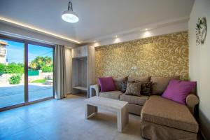 PARADISE APARTMENTS & SUITES