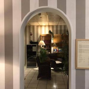 Hotels Cit'Hotel Logis Louise de Savoie : photos des chambres