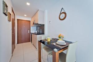 REFINED INTERIOR Studio in Laguna Beach Resort 2.