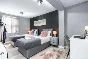 Elegant Flat Near Stonehenge, Amesbury Town Centre Smart TVs Netflix FREE PARKING - Netheravon