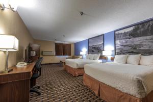 Studio Suite with Two Queen Beds - Non-Smoking room in Super 8 by Wyndham Kamloops On The Hill