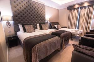 Deluxe Twin Room room in The Continental Hotel Heathrow