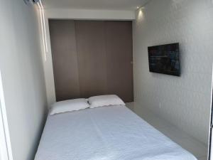 Flat Terreo Muro Alto CondomĂnio Clube com Sala ReversĂvel para segundo quarto