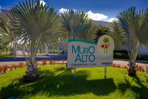 Flat Terreo Muro Alto Condomínio Clube com Sala Reversível para segundo quarto
