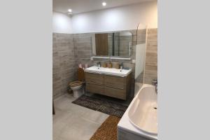 Maisons de vacances Agreable Maison entre Bordeaux et le Bassin : photos des chambres