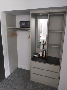 Single Room room in Dean Park Hotel