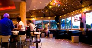 PARADISE APARTMENTS & SUITES