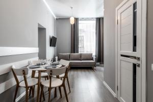 InshiApartments on Popovycha str