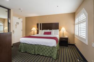 King Room - Non-Smoking room in Travel Inn Sunnyvale
