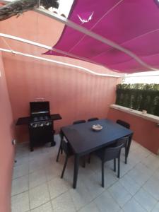 Appartements MAISON 100 M2, Terrasse 25 m2, Clim, 3 chbs avec tv, parking : photos des chambres