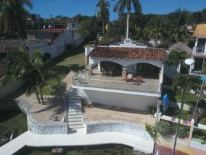 Costera 171 · Guest House