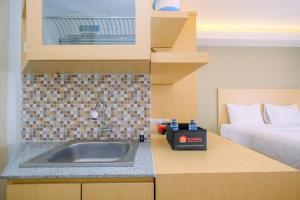 Relaxing and Stylish Studio at Amethyst Tower Apartment By Travelio