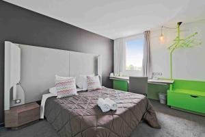 Hotels Campanile Roissy - Aeroport CDG - Le Mesnil Amelot : photos des chambres