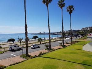 Point Village Accommodation - Santos 18