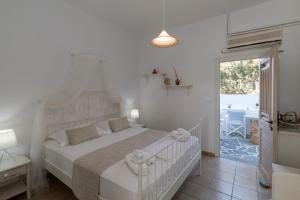 Irini pension Sifnos Greece