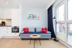 Marine Apartment 9B by Renters