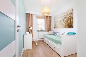 Marine Apartment 9B by Renters