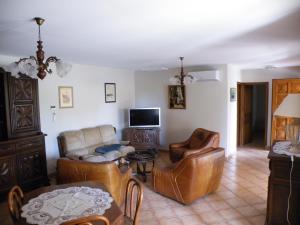 Villas Maison tout confort avec piscine a Bedarrides : Villa 3 Chambres