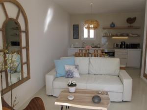 Aqua Seafront Beach House With Garden Corfu Greece