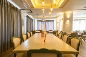 Emerald Suites