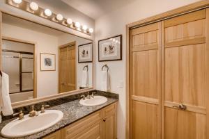 Corral at Breckenridge #102E - Access to Hot Tub - Close to Town