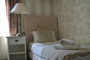 Hotels Cit'Hotel Logis Louise de Savoie : photos des chambres