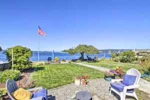 Waterfront Puget Sound Retreat Steps to Beach! - Fircrest
