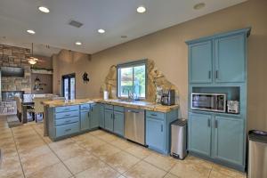 Indio Oasis with Private Saltwater Pool and Bar!